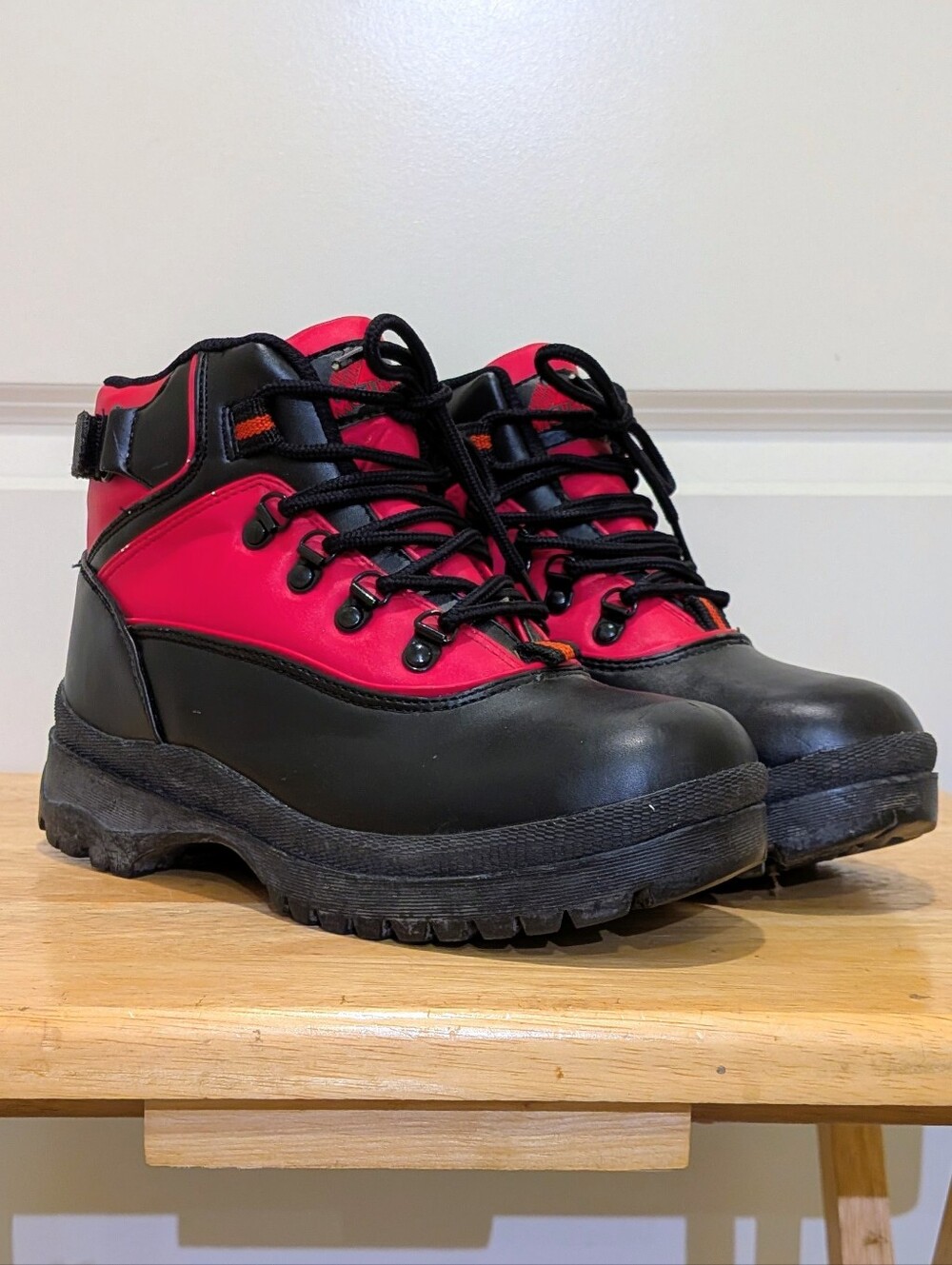 EUC 90s White Mountain 7 Vintage Red and Black Chunky Winter Snow Hiking Boots